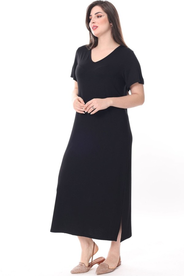 Juoda ilga suknelė su skeltukais