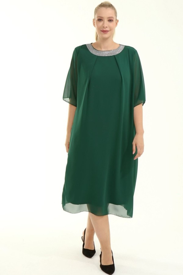 Puošni žalios spalvos suknelė apkūnioms