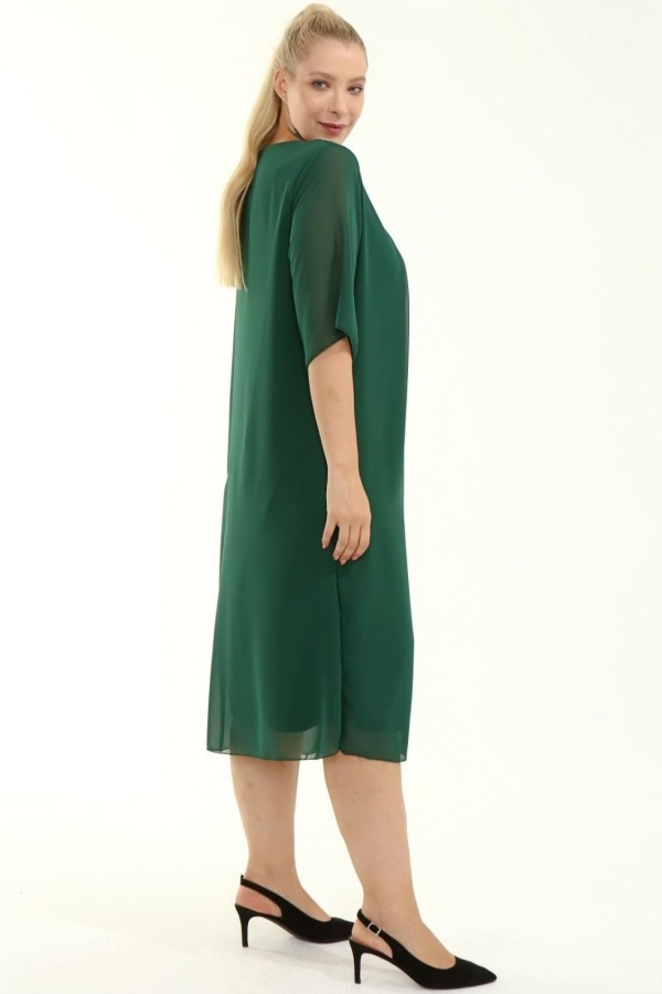 Puošni žalios spalvos suknelė apkūnioms