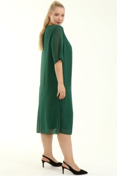 Puošni žalios spalvos suknelė apkūnioms