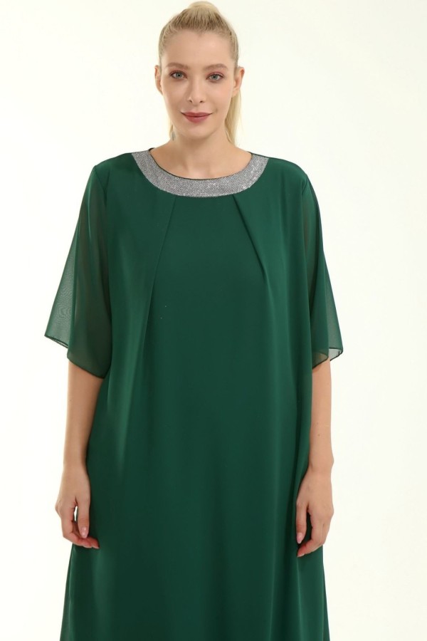 Puošni žalios spalvos suknelė apkūnioms