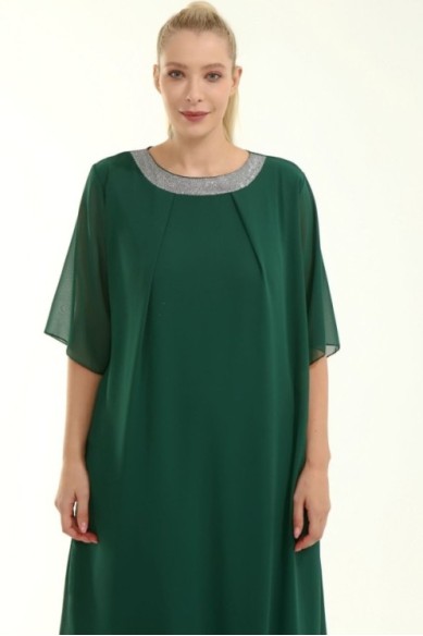 Puošni žalios spalvos suknelė apkūnioms