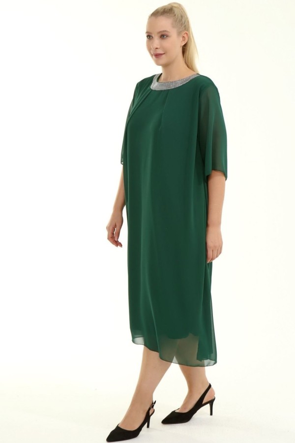 Puošni žalios spalvos suknelė apkūnioms