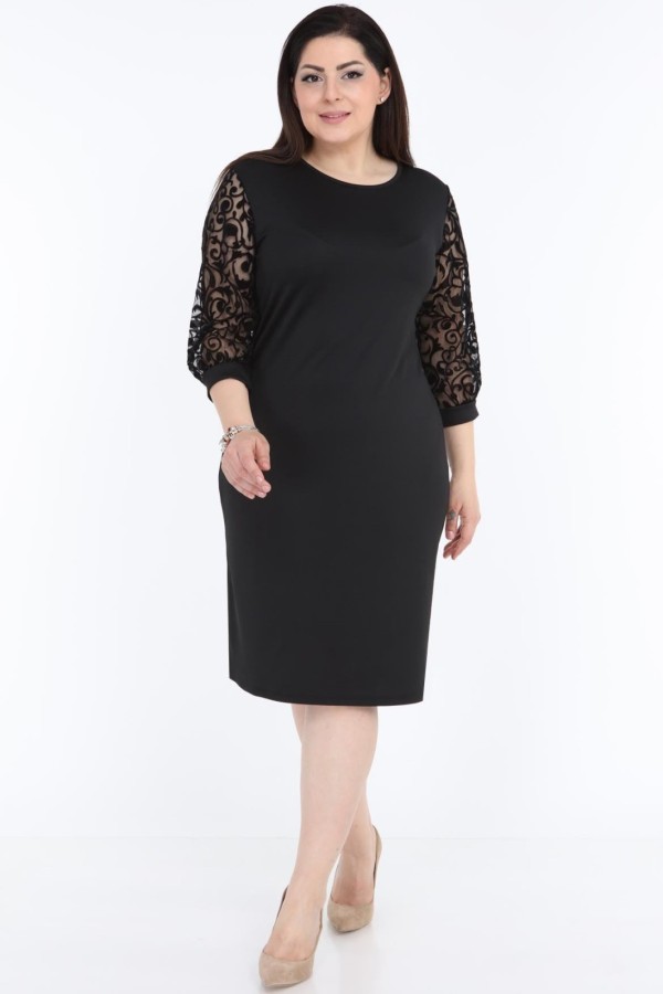 Juoda suknelė su 3/4 rankovėmis