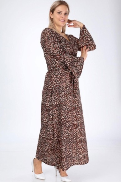 Ilga platėjanti suknelė su gyvūnų kailio raštais