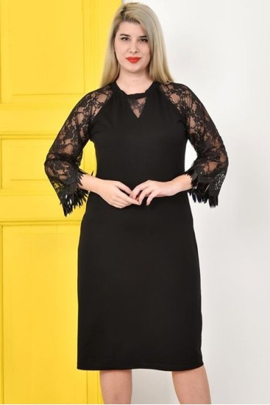 Proginė suknelė puošniomis rankovėmis