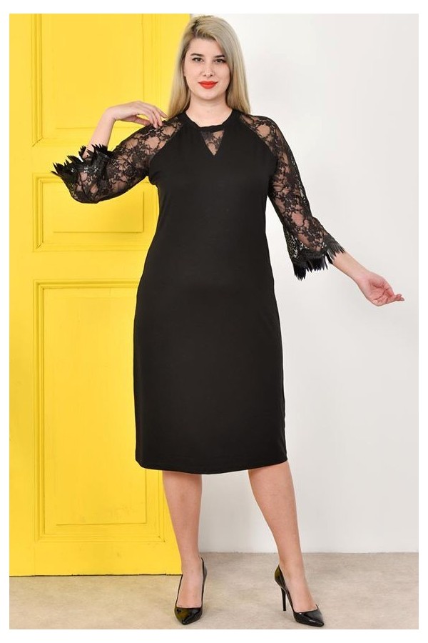 Proginė suknelė puošniomis rankovėmis