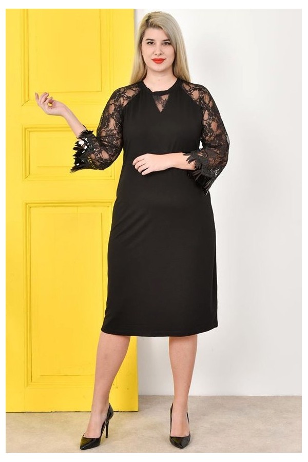 Proginė suknelė puošniomis rankovėmis