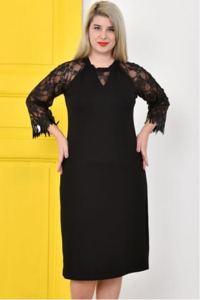 Proginė suknelė puošniomis rankovėmis