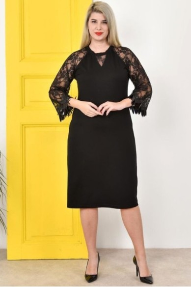 Proginė suknelė puošniomis rankovėmis