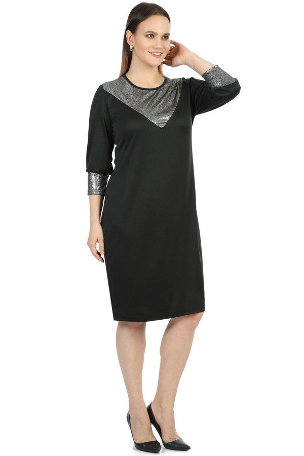 Juoda suknelė su blizgio efektu