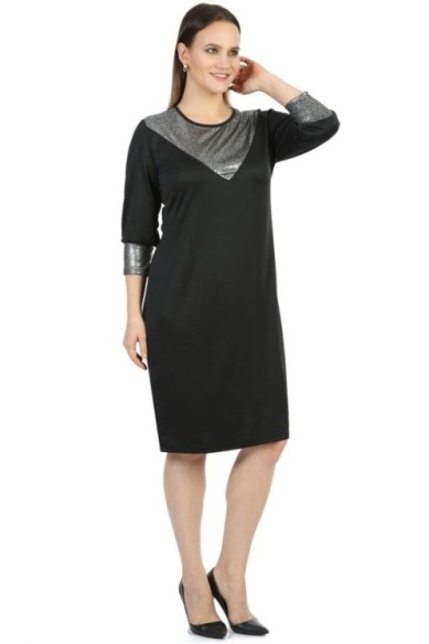 Juoda suknelė su blizgio efektu