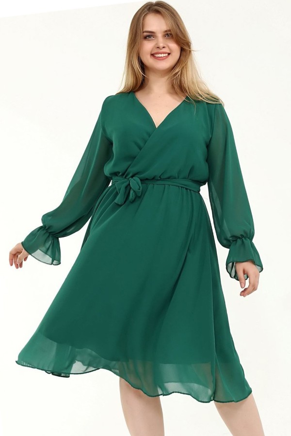 Plazdanti žalia suknelė su dirželiu