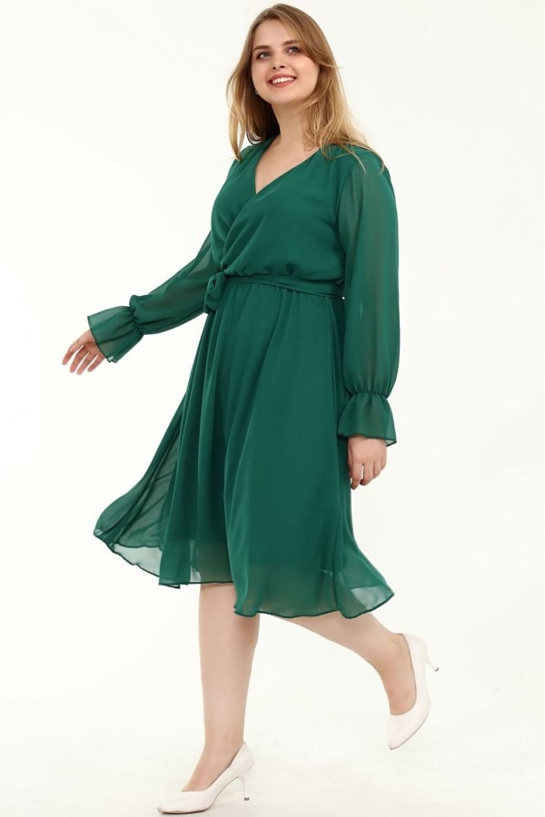 Plazdanti žalia suknelė su dirželiu