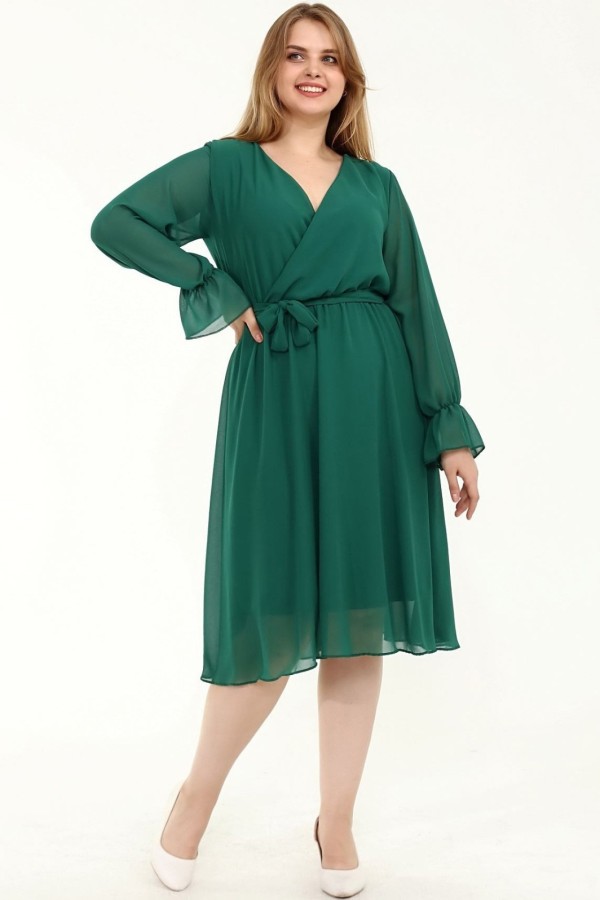 Plazdanti žalia suknelė su dirželiu