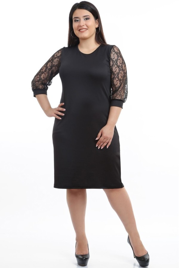 Paprasta juoda suknelė su nėrinių rankovėmis