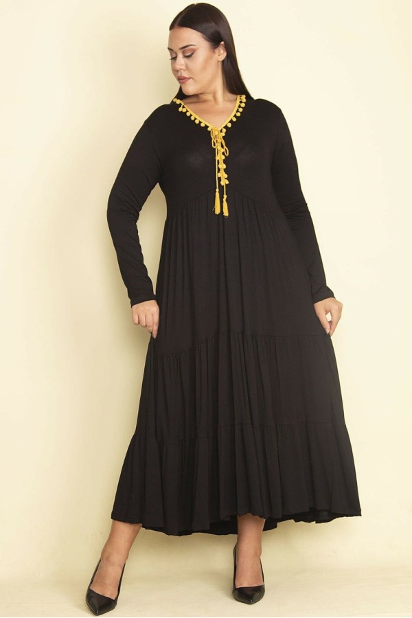 Ilga platėjanti suknelė su raukiniais