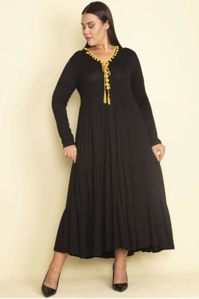 Ilga platėjanti suknelė su raukiniais