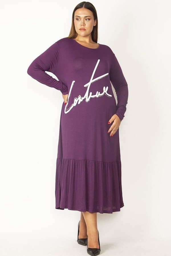 Violetinė suknelė ilgomis rankovėmis su užrašu