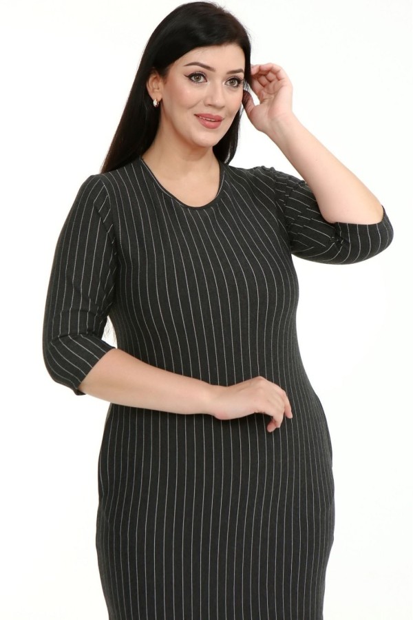 Juoda dryžuota klasikinė suknelė su kišenėmis