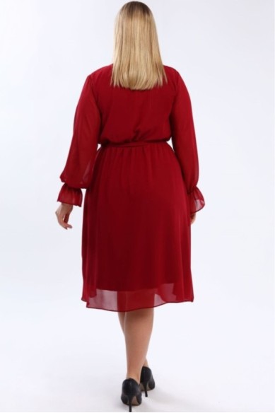 Plazdanti suknelė su dirželiu