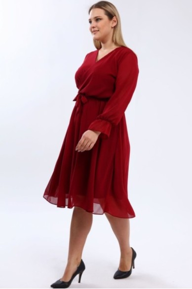 Plazdanti suknelė su dirželiu