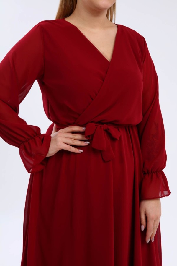 Plazdanti suknelė su dirželiu