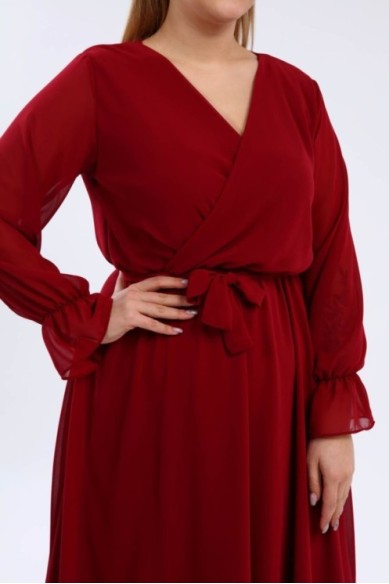 Plazdanti suknelė su dirželiu