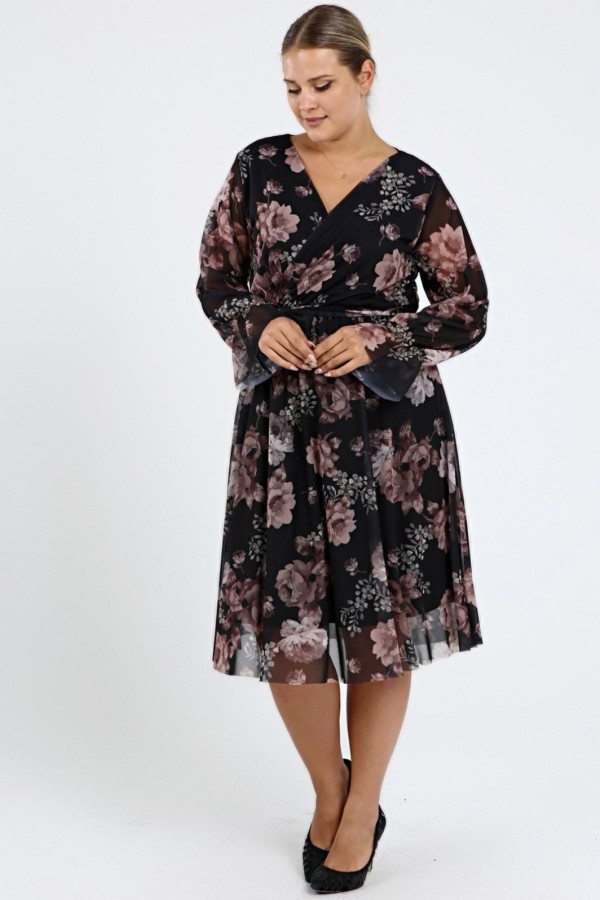 Plazdanti suknelė su dirželiu