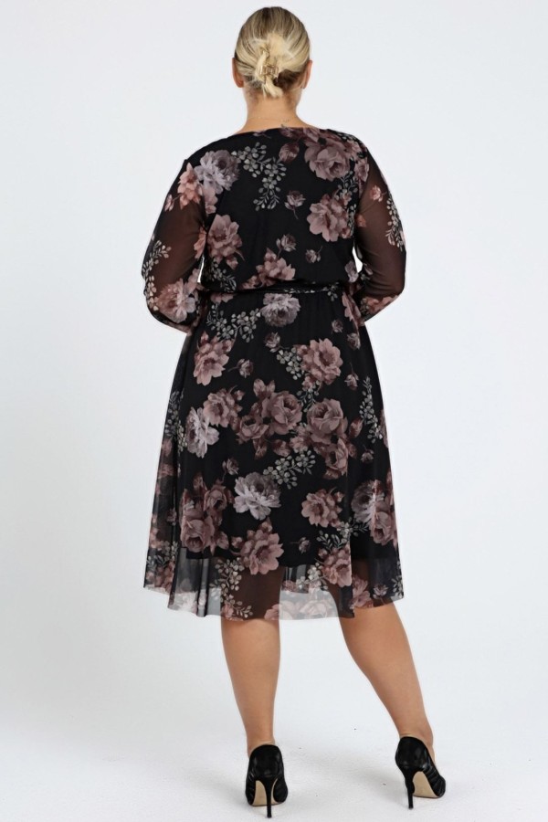 Plazdanti suknelė su dirželiu