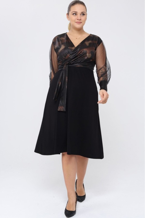 Suknelė su voko formos iškirpte