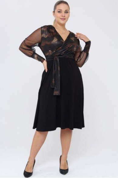 Suknelė su voko formos iškirpte