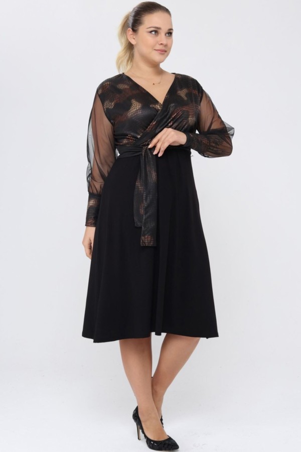 Suknelė su voko formos iškirpte