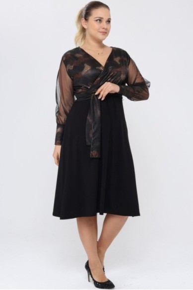 Suknelė su voko formos iškirpte