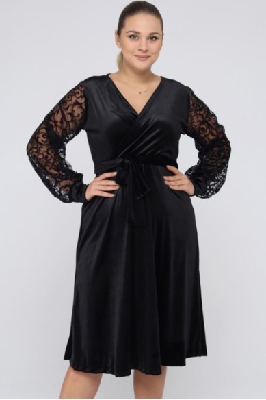 Veliūrinė suknelė su voko formos iškirpte