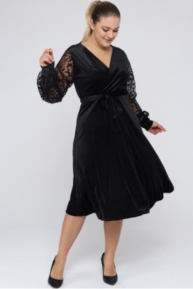 Veliūrinė suknelė su voko formos iškirpte