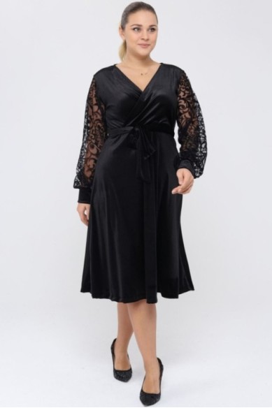 Veliūrinė suknelė su voko formos iškirpte