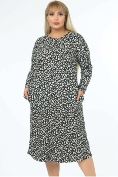 Marga suknelė virš kelių