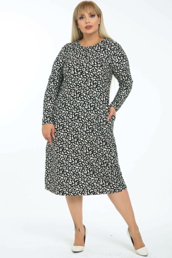 Marga suknelė virš kelių