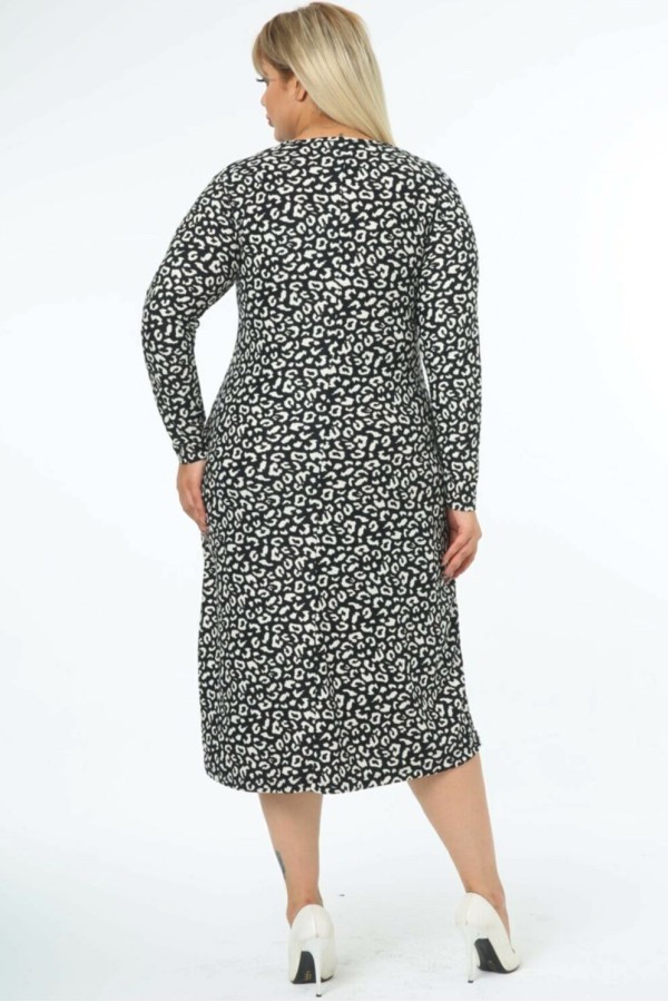 Marga suknelė virš kelių