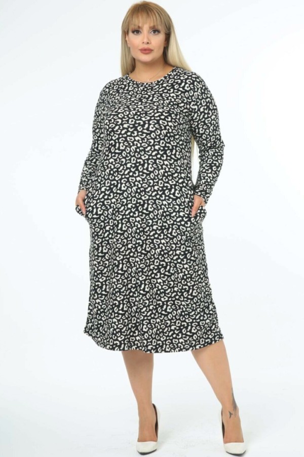 Marga suknelė virš kelių