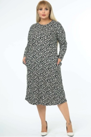 Marga suknelė virš kelių