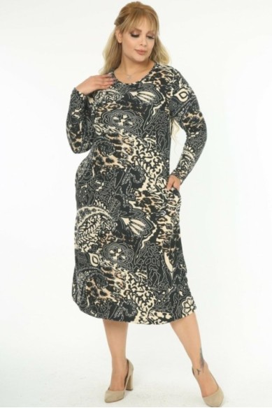 Marga suknelė virš kelių