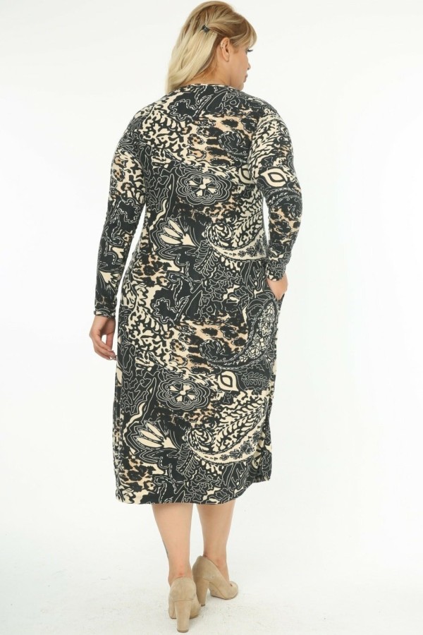 Marga suknelė virš kelių