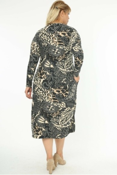 Marga suknelė virš kelių