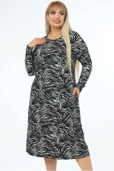 Marga suknelė virš kelių