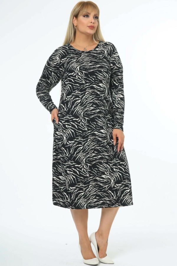 Marga suknelė virš kelių