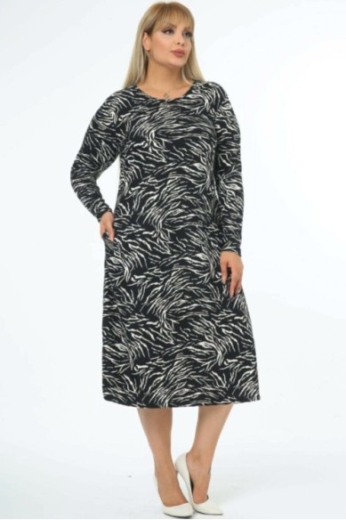 Marga suknelė virš kelių