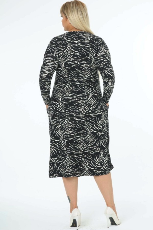 Marga suknelė virš kelių