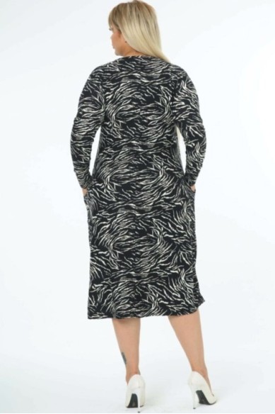 Marga suknelė virš kelių